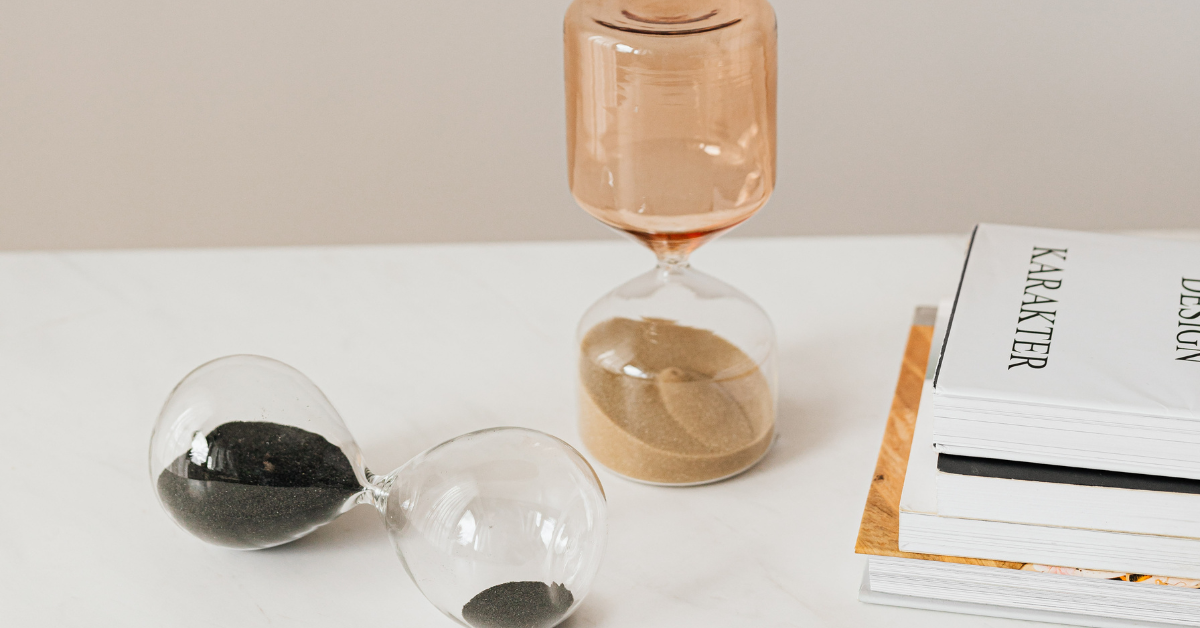 Hourglass representing time management in a psychology clinic for clients searching for a psychologist near me