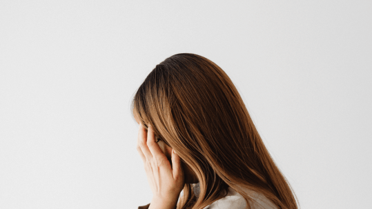 lady crying and needing grief counselling
